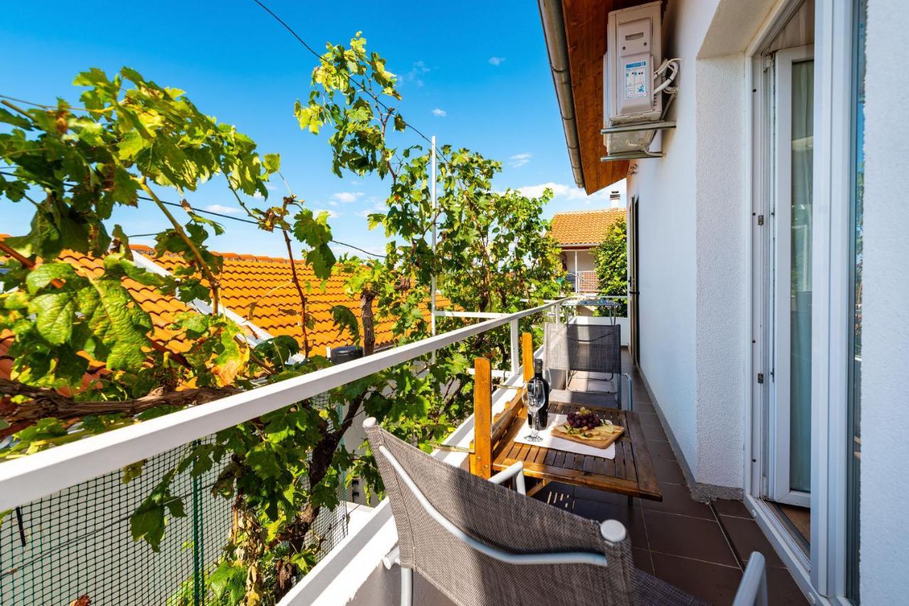 Apartment Maia Lena For Family Jasenice  Exterior photo