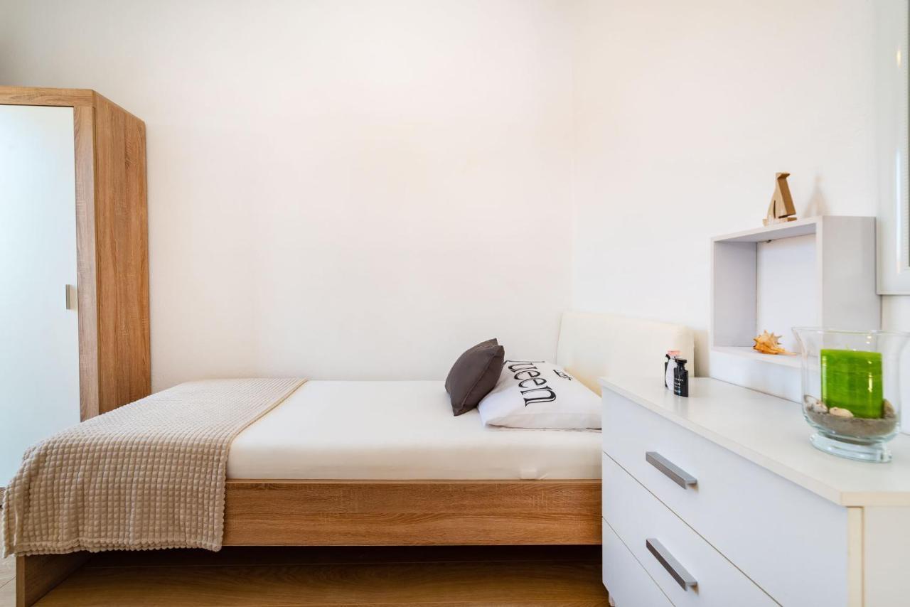 Apartment Maia Lena For Family Jasenice  Exterior photo