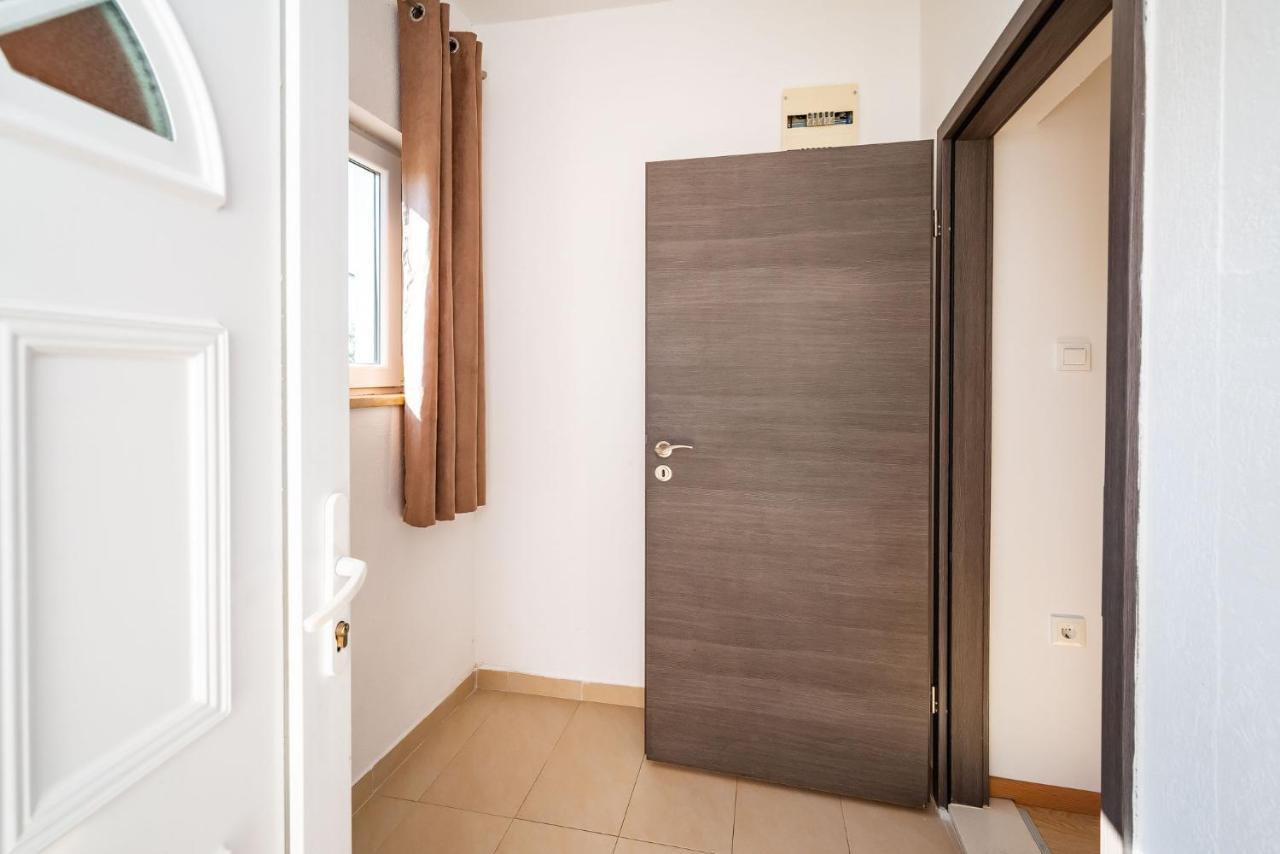 Apartment Maia Lena For Family Jasenice  Exterior photo