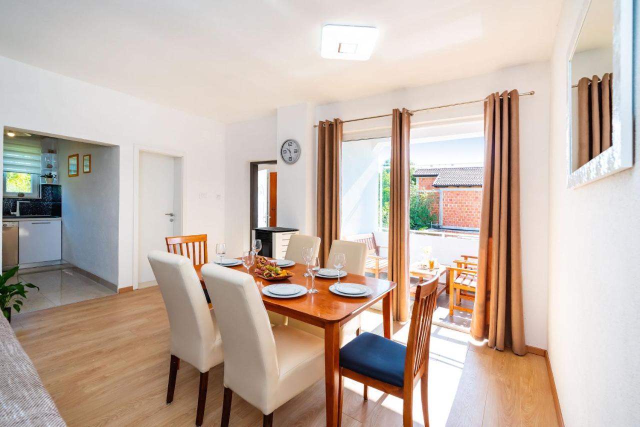 Apartment Maia Lena For Family Jasenice  Exterior photo